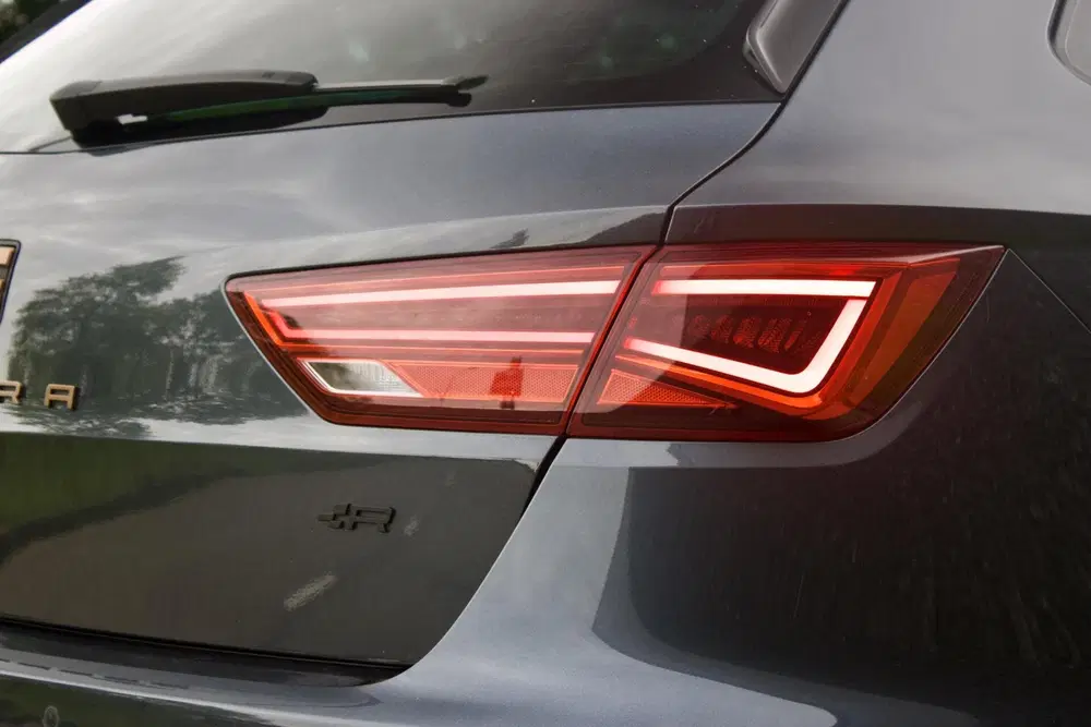 SEAT Leon CUPRA R ST 300 uit 2020, foto 17