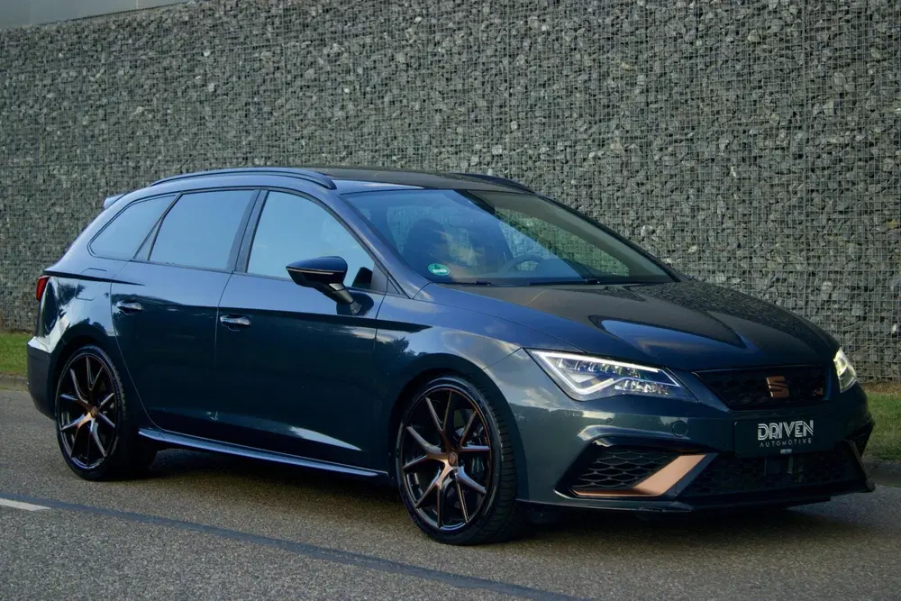SEAT Leon CUPRA R ST 300 uit 2020, foto 2
