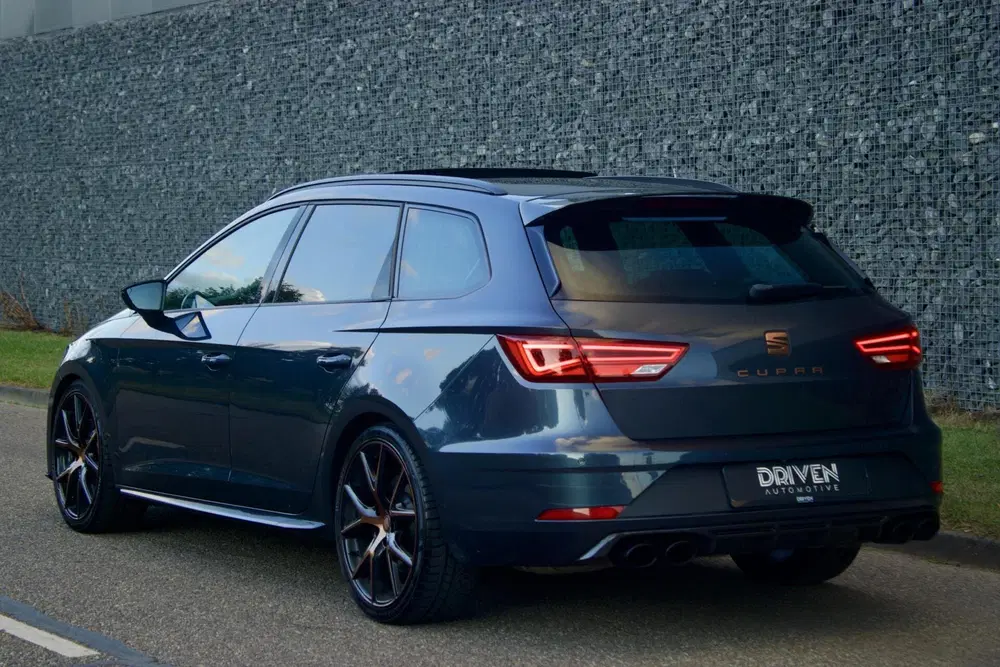 SEAT Leon CUPRA R ST 300 uit 2020, foto 3