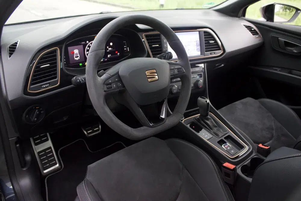 SEAT Leon CUPRA R ST 300 uit 2020, foto 4