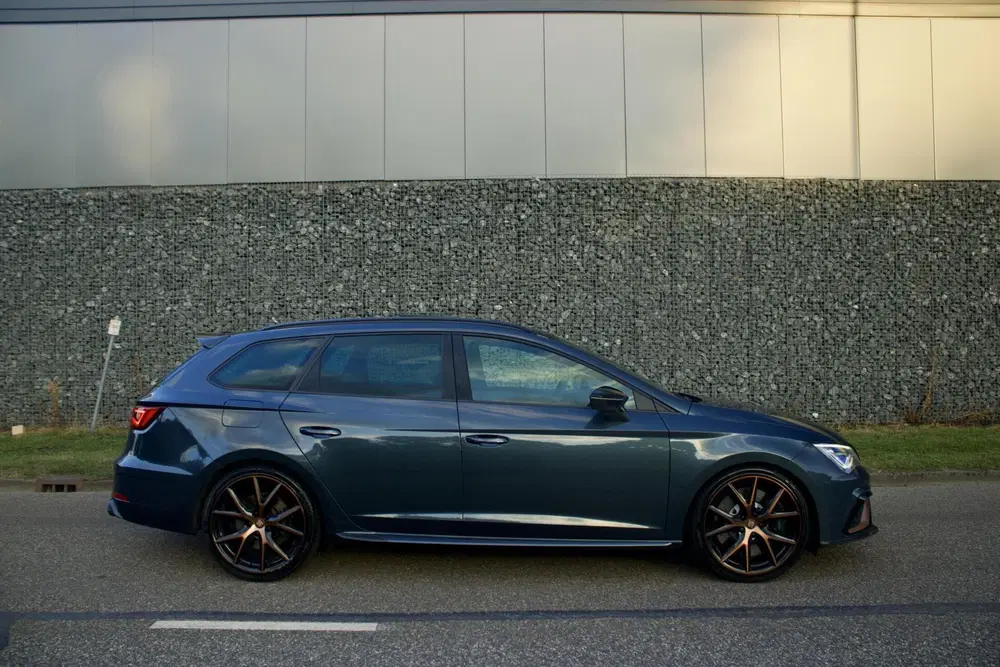 SEAT Leon CUPRA R ST 300 uit 2020, foto 6