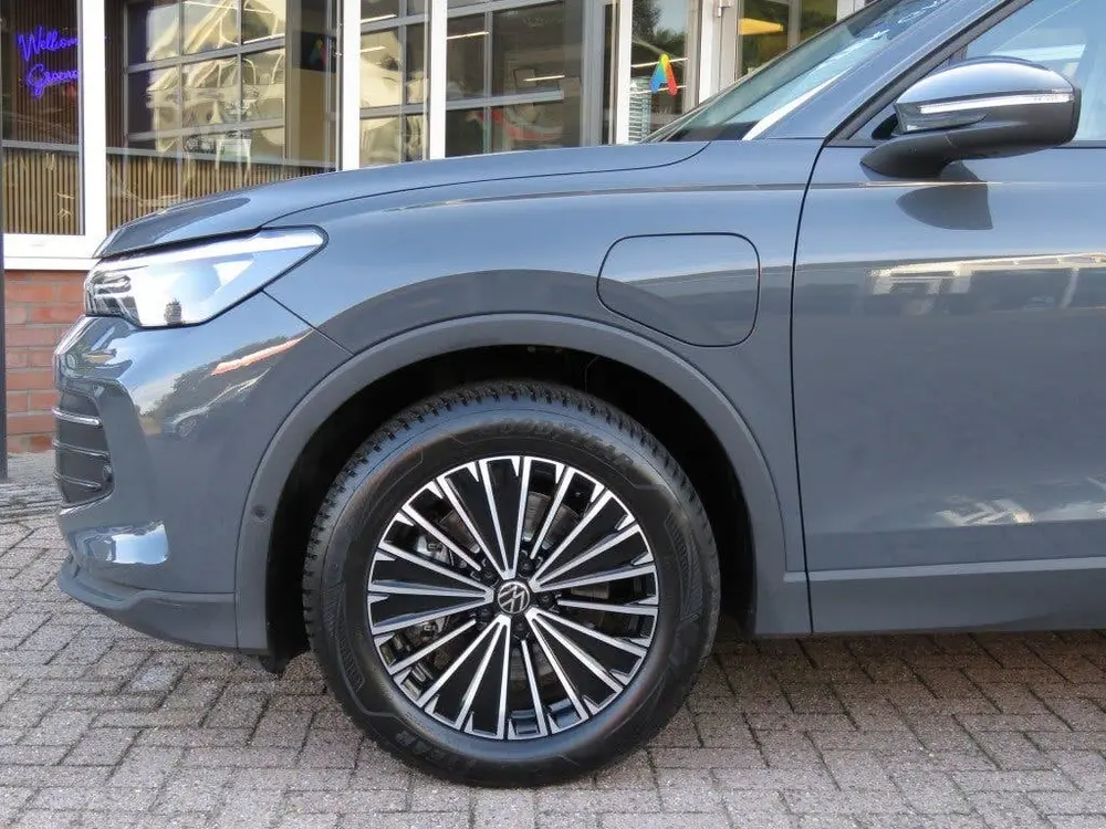 Volkswagen Tiguan 1.5 eHybrid 204pk Life / Trekhaak wegklap. uit 2025, foto 14