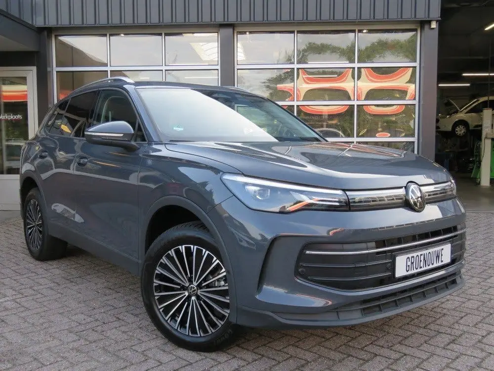 Volkswagen Tiguan 1.5 eHybrid 204pk Life / Trekhaak wegklap. uit 2025, foto 16