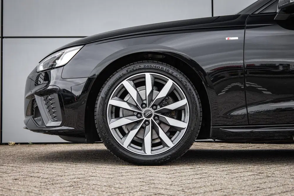 Audi A4 35 TFSI 150pk S-tronic S edition Competiti uit 2024, foto 14