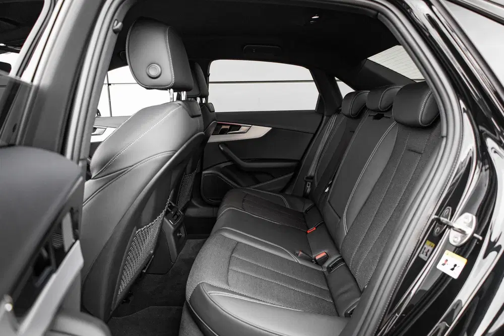 Audi A4 35 TFSI 150pk S-tronic S edition Competiti uit 2024, foto 16