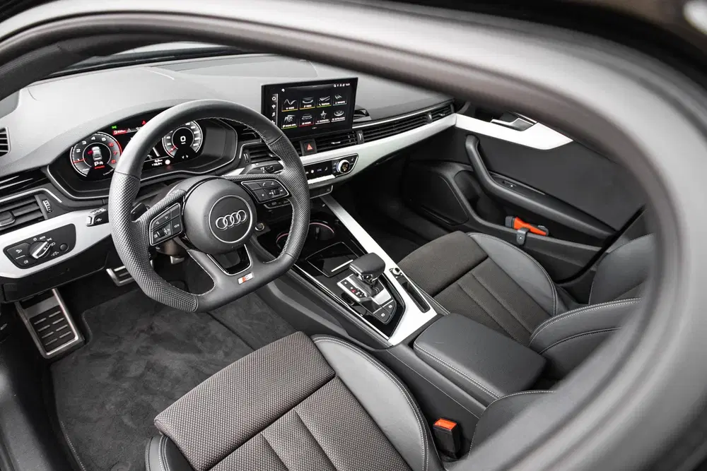 Audi A4 35 TFSI 150pk S-tronic S edition Competiti uit 2024, foto 17