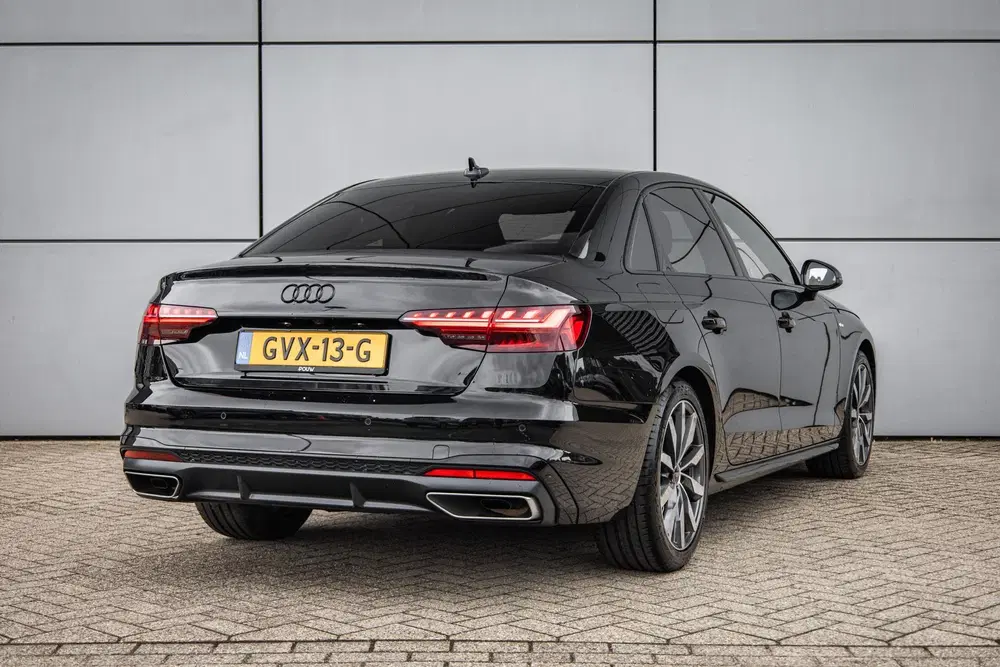 Audi A4 35 TFSI 150pk S-tronic S edition Competiti uit 2024, foto 2