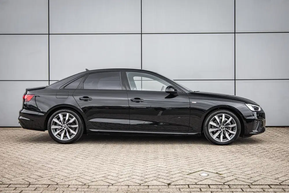 Audi A4 35 TFSI 150pk S-tronic S edition Competiti uit 2024, foto 3