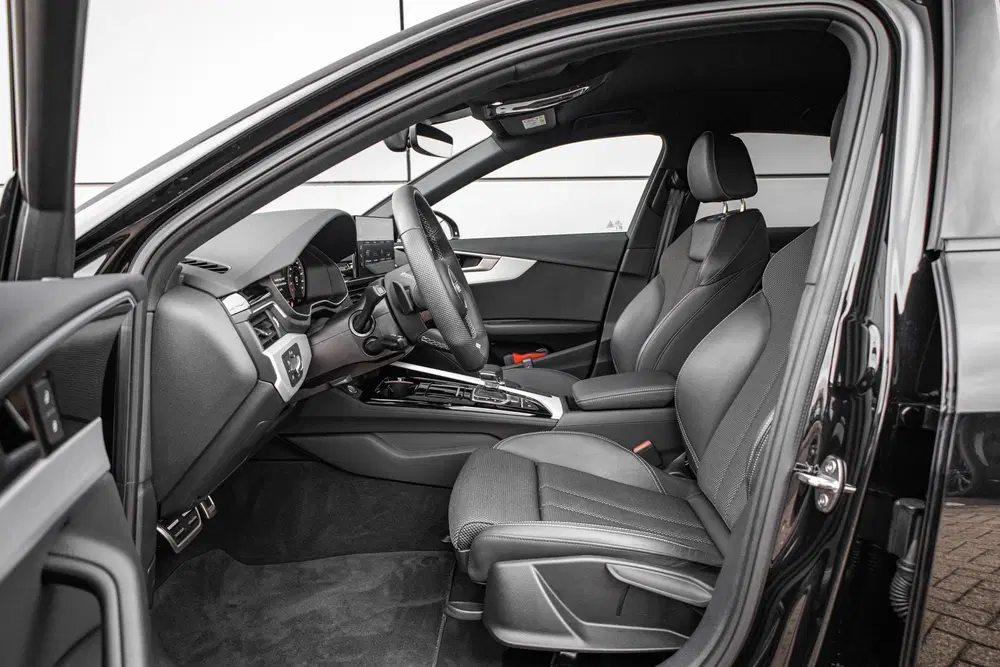 Audi A4 35 TFSI 150pk S-tronic S edition Competiti uit 2024, foto 4
