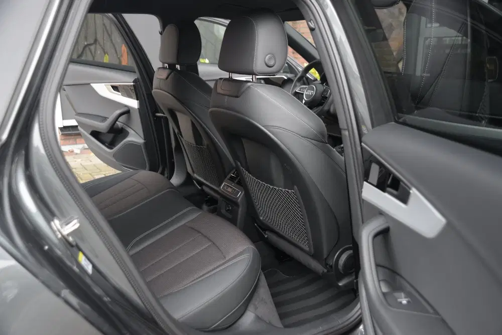 Audi A4 35 TFSI S edition Competition uit 2023, foto 13