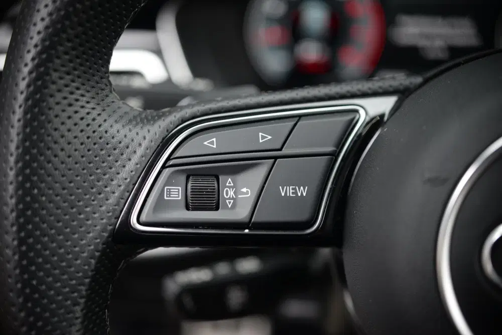 Audi A4 35 TFSI S edition Competition uit 2023, foto 15