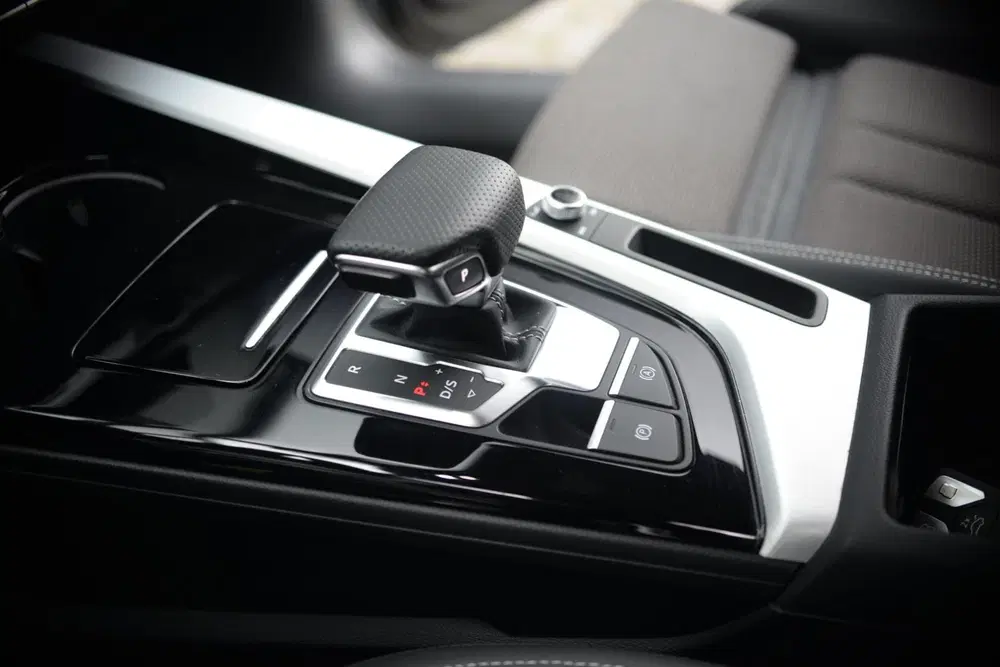 Audi A4 35 TFSI S edition Competition uit 2023, foto 17