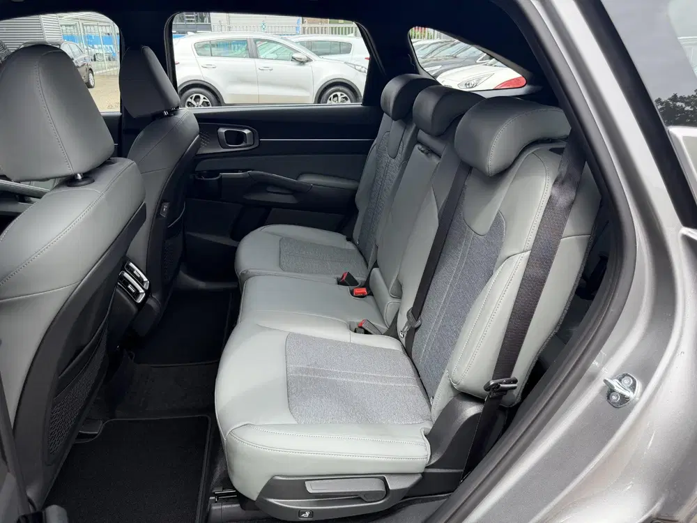 Kia Sorento 1.6 T-GDi Plug-in Hybrid 4WD DynamicLine 7 uit 2026, foto 10