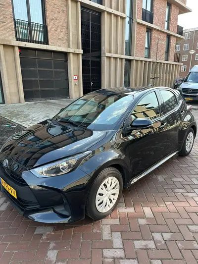 Toyota Yaris 1.5 Hybrid 116pk CVT 2022 Zwart uit 2022