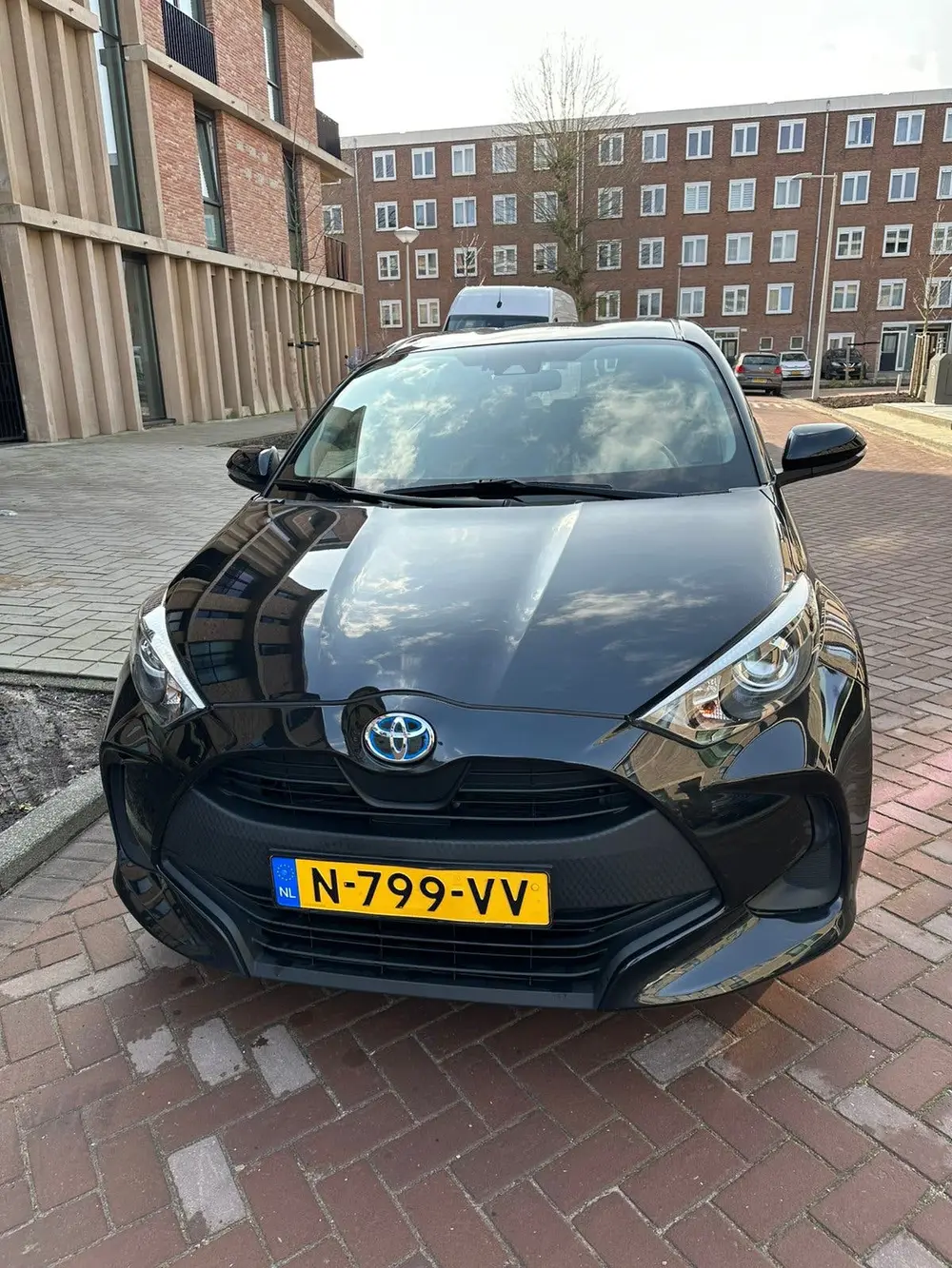 Toyota Yaris 1.5 Hybrid 116pk CVT 2022 Zwart uit 2022, foto 2