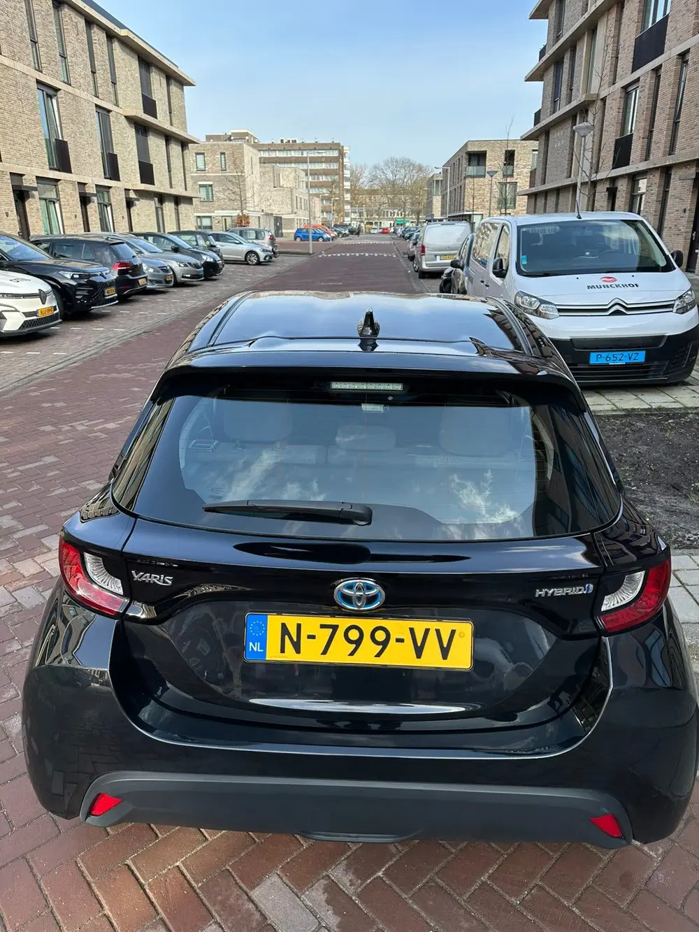 Toyota Yaris 1.5 Hybrid 116pk CVT 2022 Zwart uit 2022, foto 3