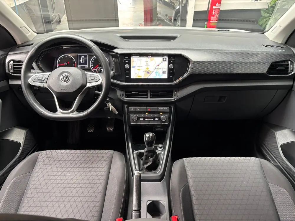 Volkswagen T-Cross 1.0 TSI Life / Navigatie / Trekhaak uit 2019, foto 18