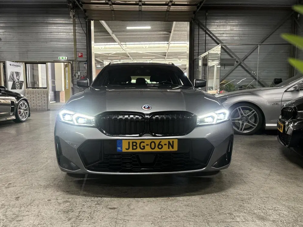 BMW 3-serie 330e xDrive uit 2022, foto 11