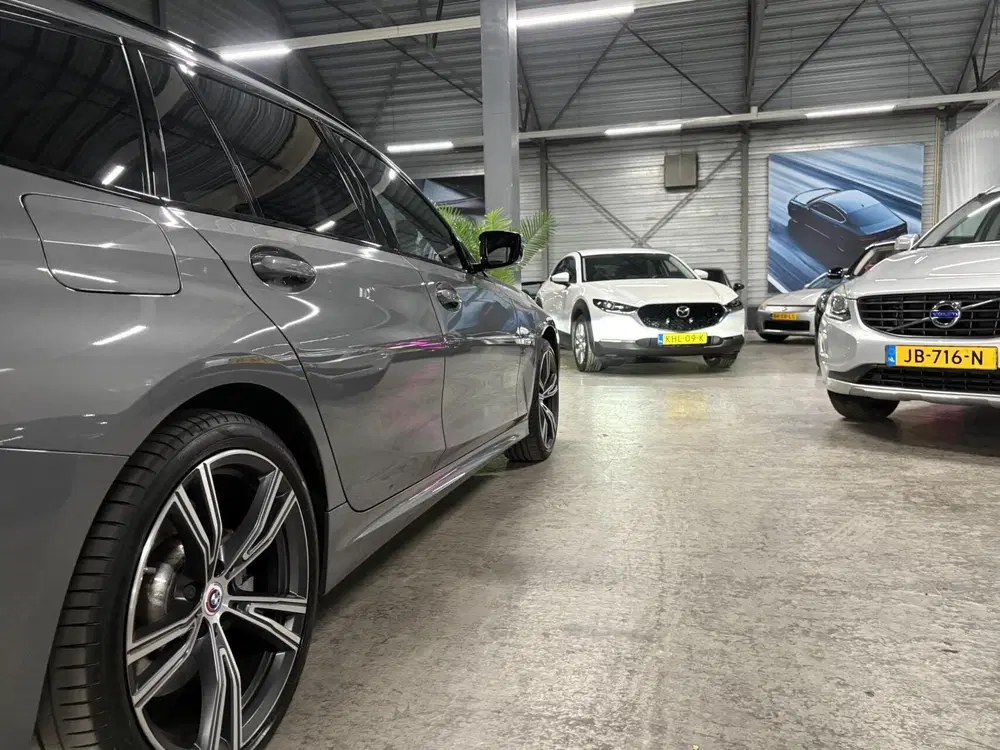 BMW 3-serie 330e xDrive uit 2022, foto 17