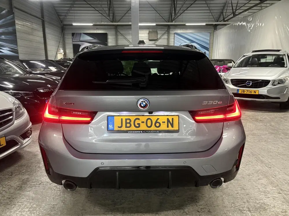 BMW 3-serie 330e xDrive uit 2022, foto 18