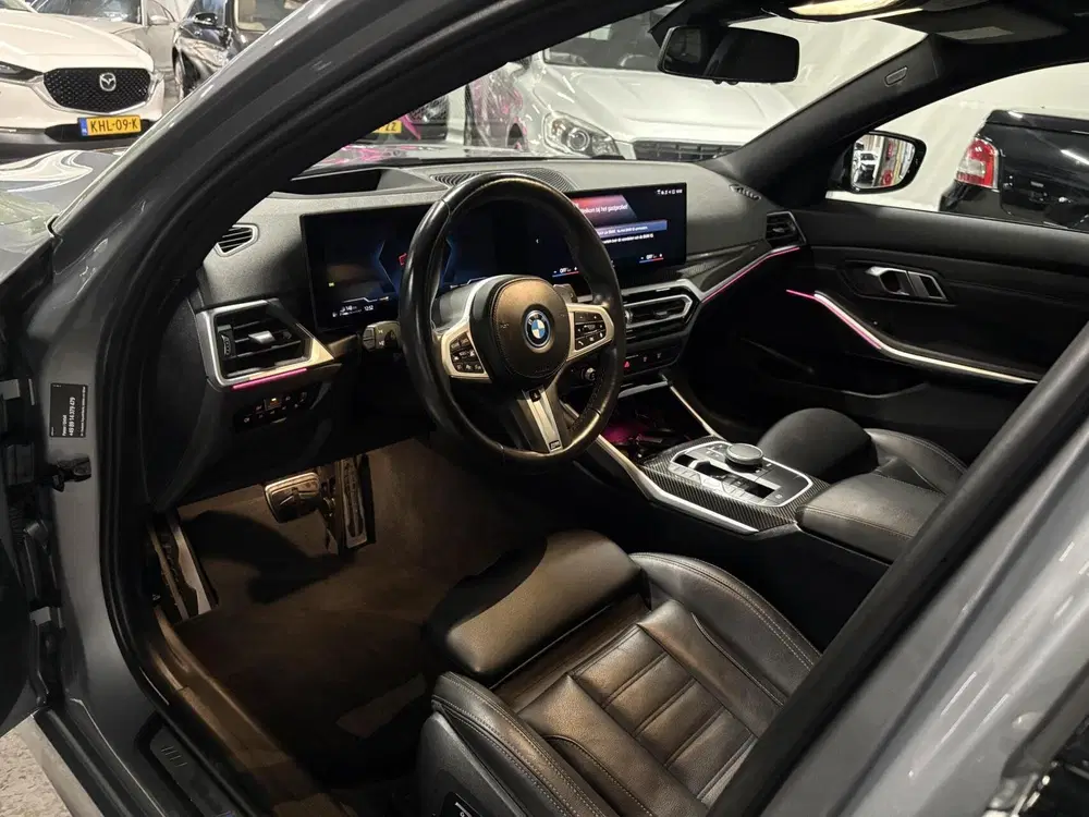 BMW 3-serie 330e xDrive uit 2022, foto 2