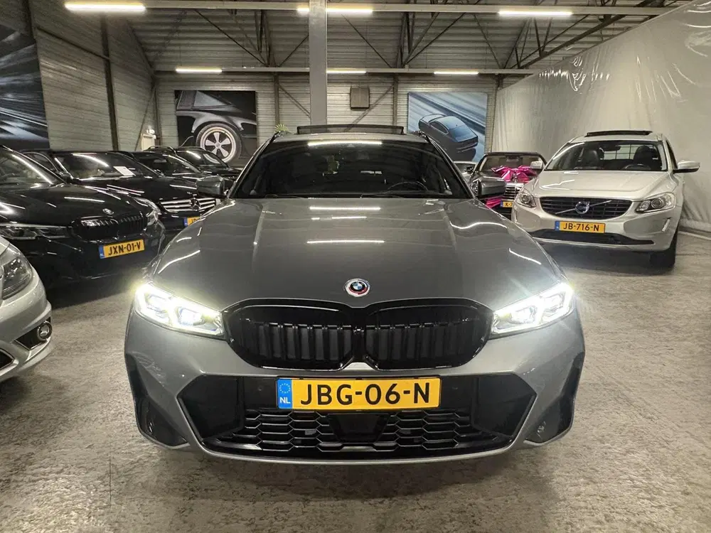 BMW 3-serie 330e xDrive uit 2022, foto 4