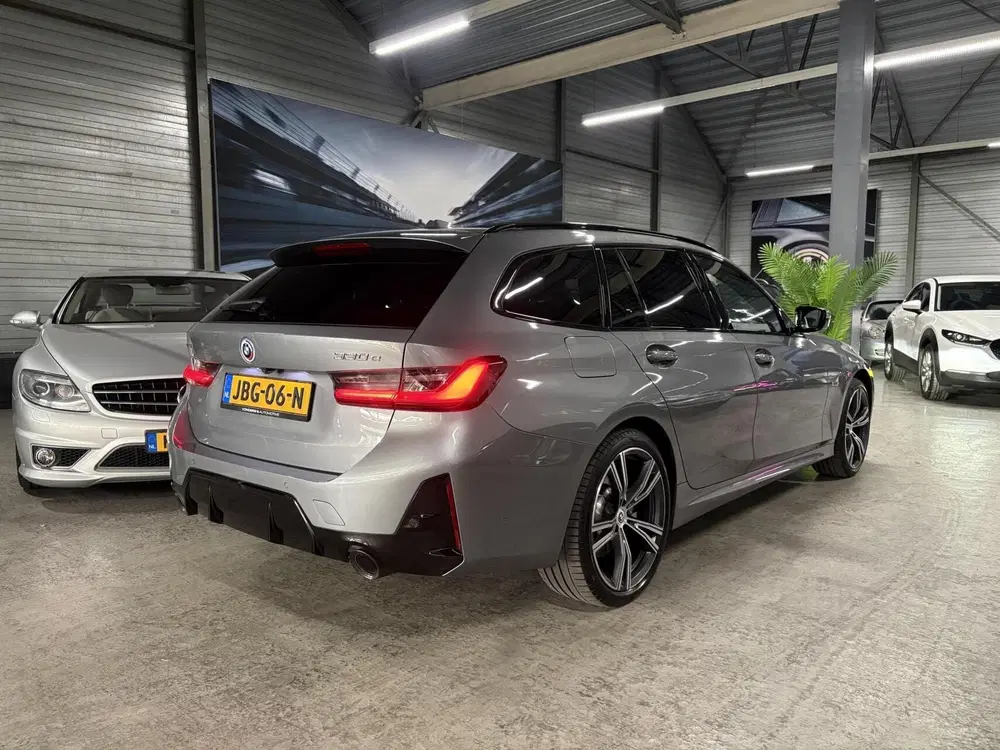 BMW 3-serie 330e xDrive uit 2022, foto 8