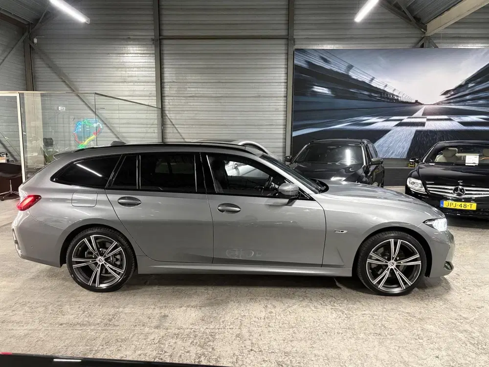 BMW 3-serie 330e xDrive uit 2022, foto 9