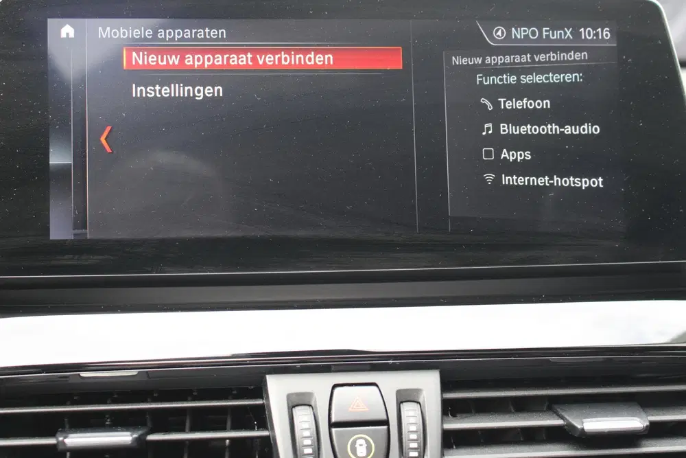BMW X1 sDrive20i High Executive Edition uit 2019, foto 17