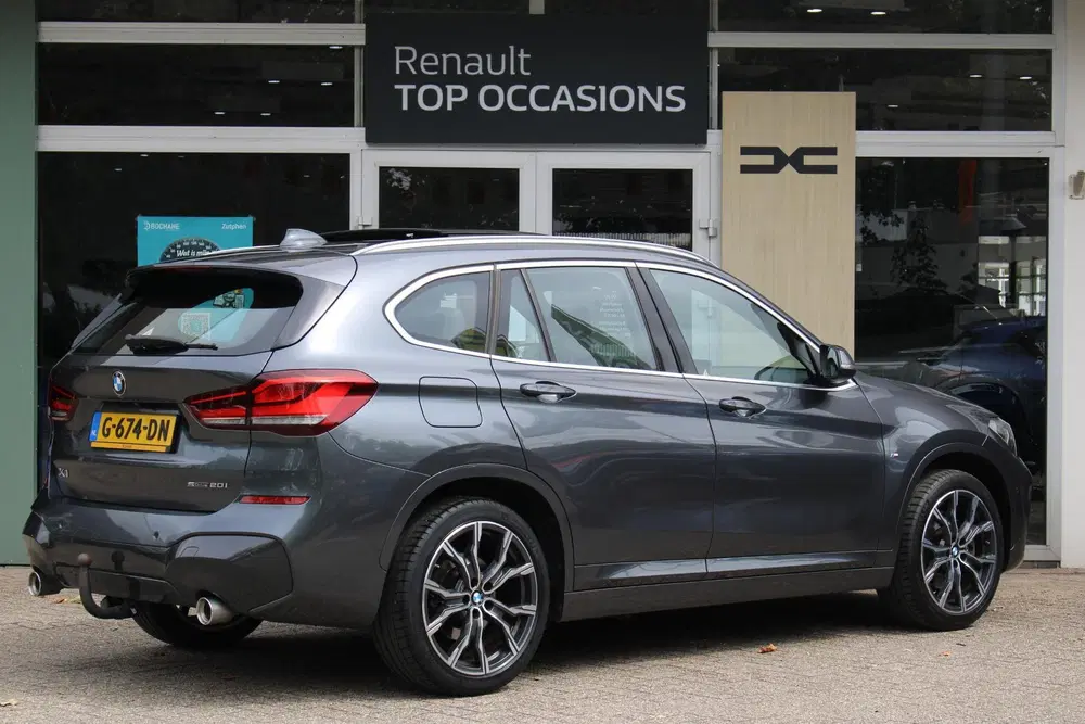 BMW X1 sDrive20i High Executive Edition uit 2019, foto 2