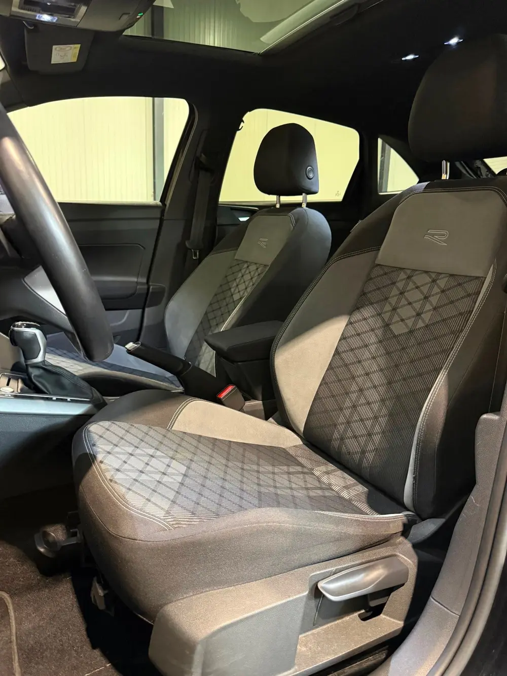 Volkswagen Taigo 1.5 TSI R-Line|Pano|Keyless|Carplay uit 2022, foto 14