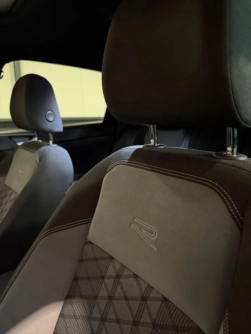 Volkswagen Taigo 1.5 TSI R-Line|Pano|Keyless|Carplay uit 2022, foto 15