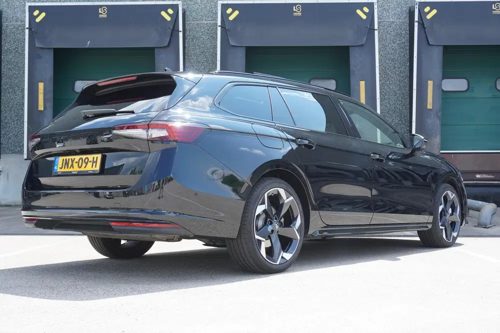Skoda Superb 1.5 TSI 204pk PHEV Sportline Business uit 2025, foto 2