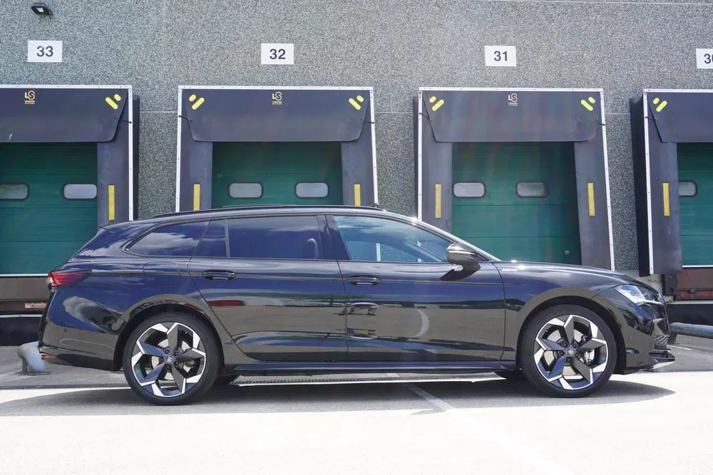 Skoda Superb 1.5 TSI 204pk PHEV Sportline Business uit 2025, foto 3