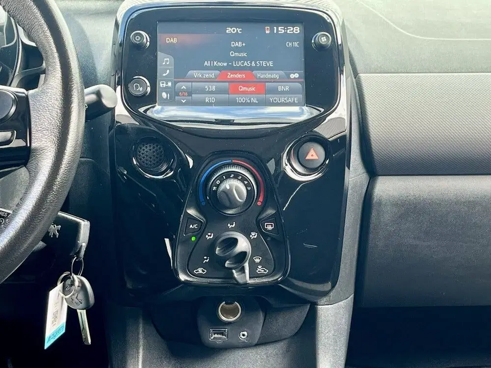 Peugeot 108 1.0 e-VTi Allure TOP Apple Carplay uit 2021, foto 17