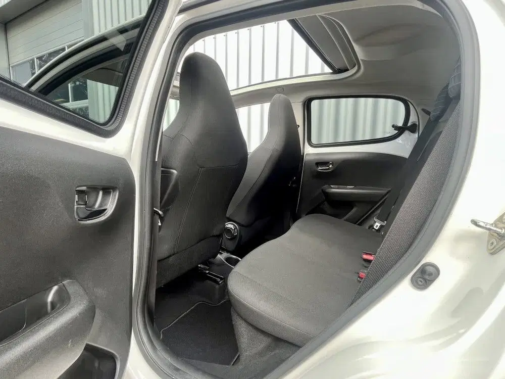 Peugeot 108 1.0 e-VTi Allure TOP Apple Carplay uit 2021, foto 7