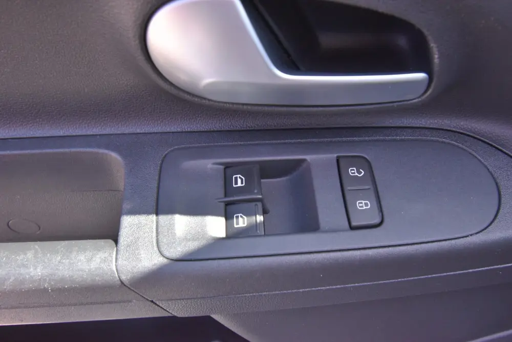 Volkswagen Up! 1.0 BMT move up! , CLIMATRONIC , CR CONTROL uit 2020, foto 19