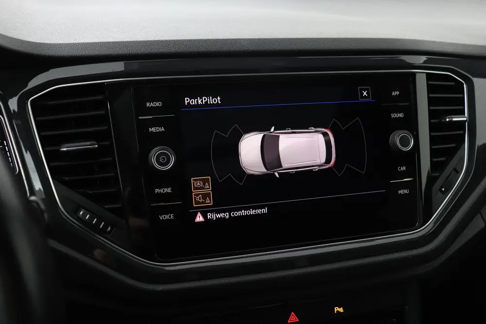 Volkswagen T-Roc 1.5 TSI Sport | Trekhaak | Panoramadak | 17 uit 2019, foto 14