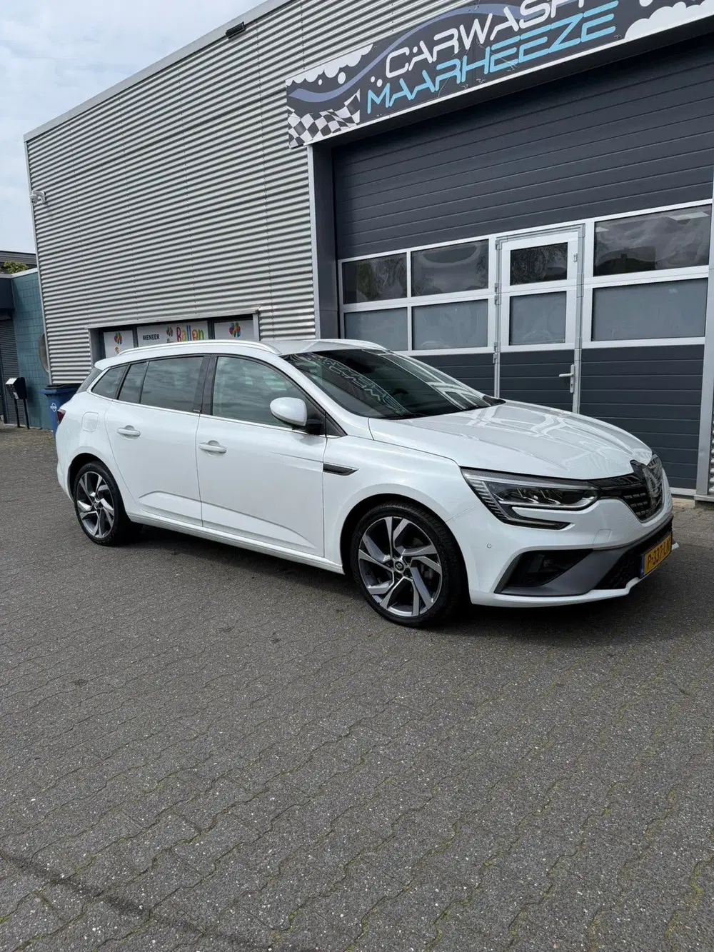 Renault Megane Mégane 1.6 E-tech Plug-in Hybrid 160pk. R. uit 2020, foto 2
