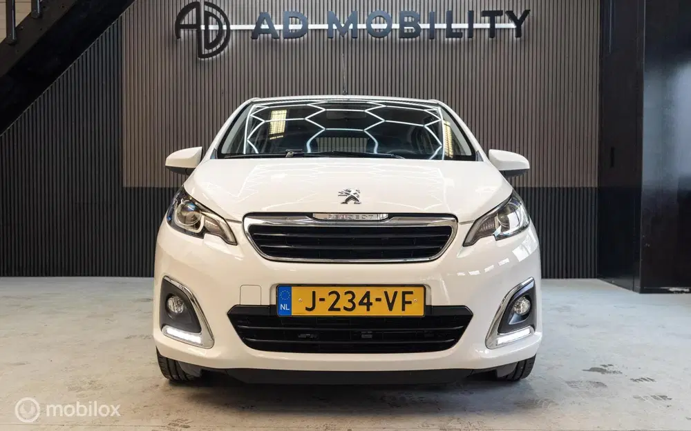 Peugeot 108 1.0 e-VTi Allure Cruise Carplay DAB+ LM Ve uit 2020, foto 2