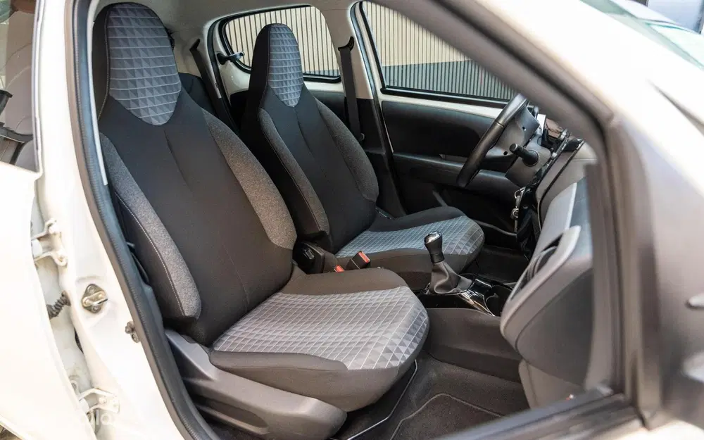 Peugeot 108 1.0 e-VTi Allure Cruise Carplay DAB+ LM Ve uit 2020, foto 20