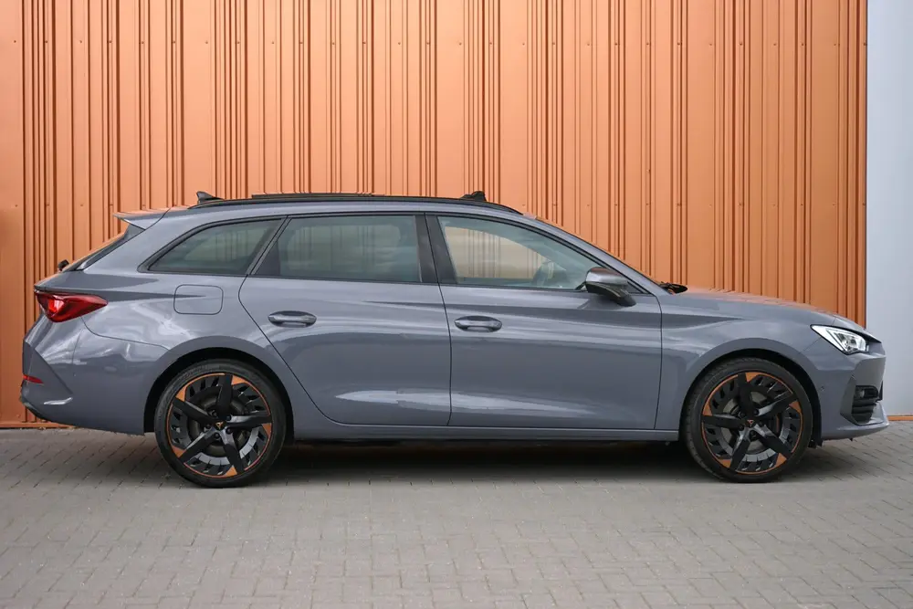 Cupra Leon Sportstourer 1.4 e-Hybrid VZ Chopper 245PK Panoda uit 2021, foto 2