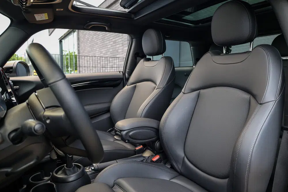 Mini Cooper 1.5 Cooper Classic uit 2023, foto 5