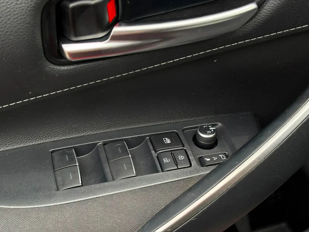 Toyota Corolla 1.8 Hybrid Two-Tone uit 2019, foto 12