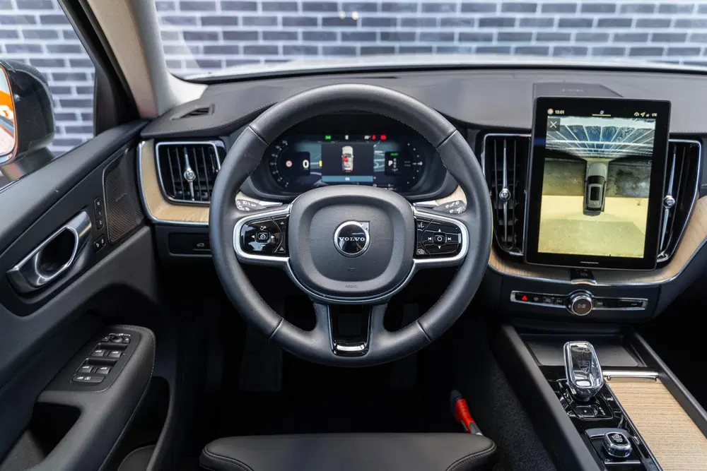 Volvo XC60 2.0 T6 Plug-in Hybrid AWD Ultra Dark uit 2026, foto 2