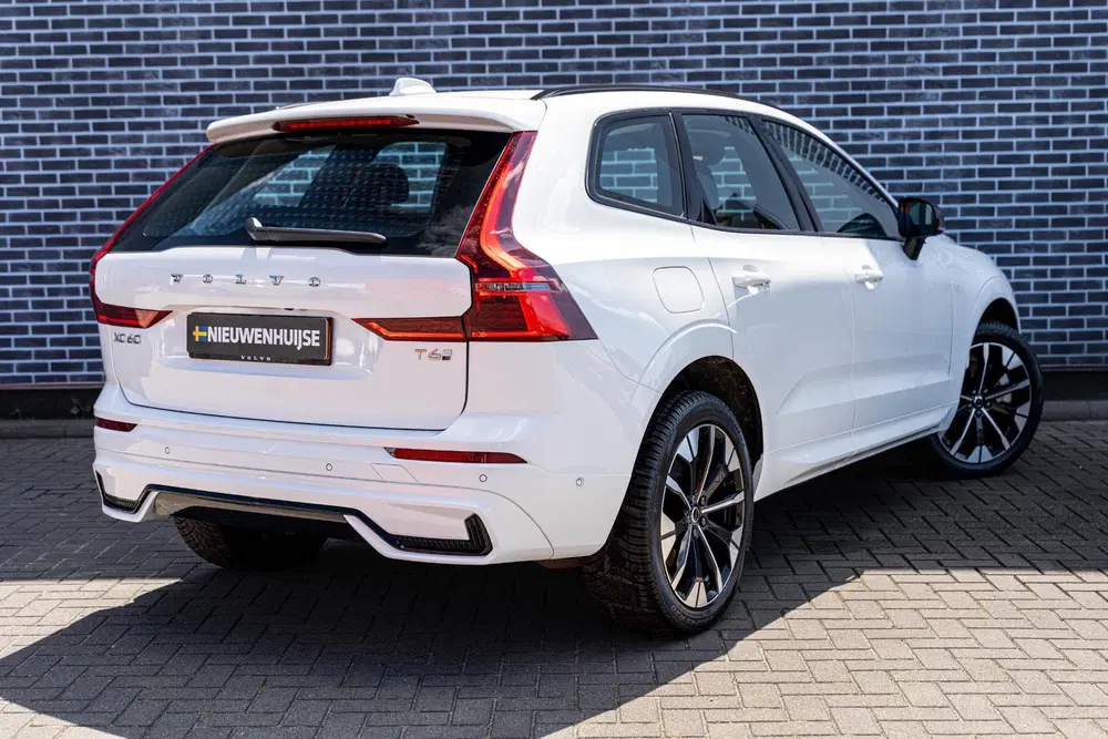 Volvo XC60 2.0 T6 Plug-in Hybrid AWD Ultra Dark uit 2026, foto 3