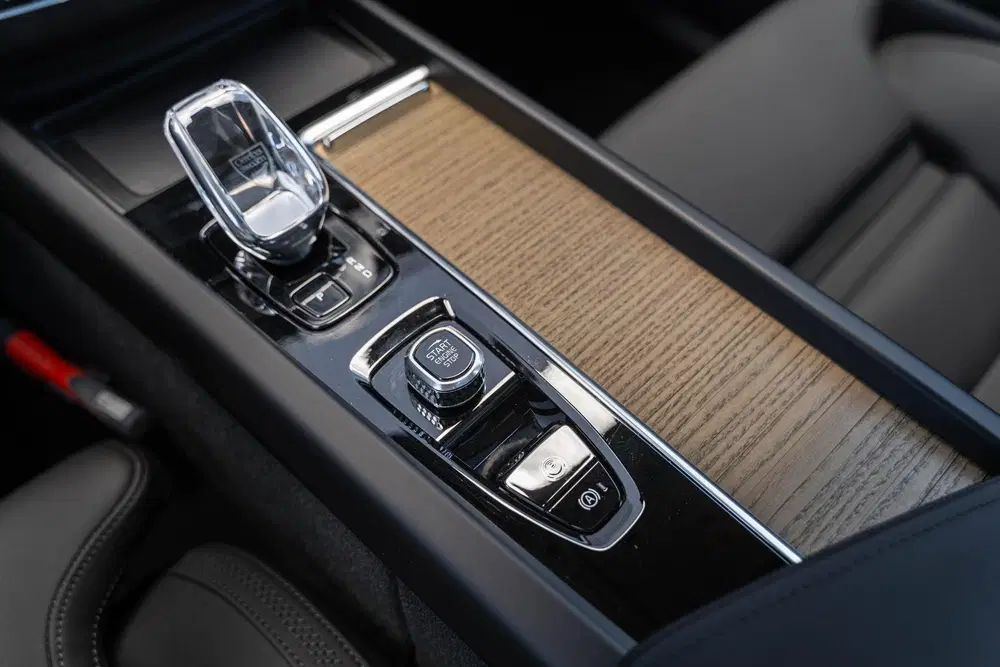 Volvo XC60 2.0 T6 Plug-in Hybrid AWD Ultra Dark uit 2026, foto 6