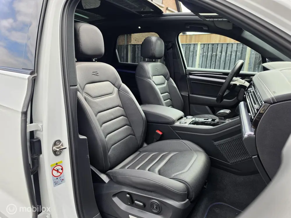 Volkswagen Touareg 3.0 TSI R-LINE 462PK PANO HUD LUCHT TREKH uit 2023, foto 2