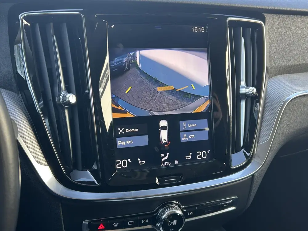 Volvo V60 Cross Country 2.0 T5 AWD Pro uit 2019, foto 11