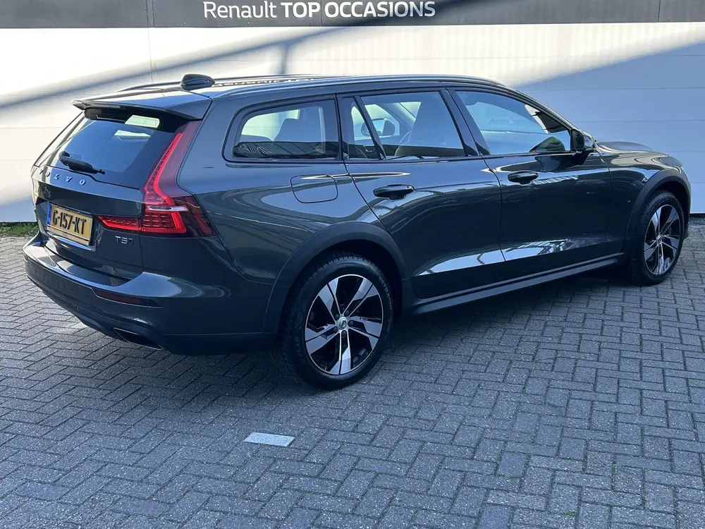 Volvo V60 Cross Country 2.0 T5 AWD Pro uit 2019, foto 2